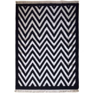 White Black zig zag Rug 4x6’